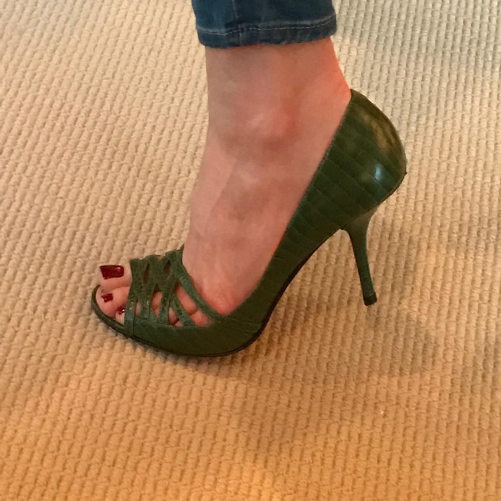 H HILFIGER Green Strappy Peep Toe Sandals 8.5 8
